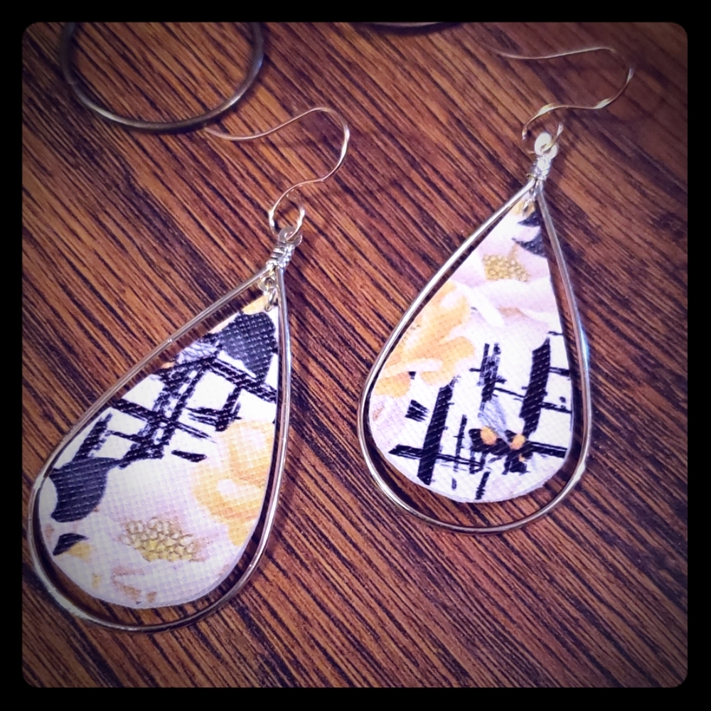 ‼‼BUMBLEBEE FLORAL STITCH FABRIC TEARDROP EARRINGS